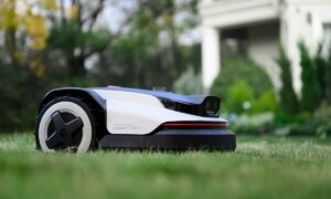 The new Roborock RockNeo Q2 LiDAR is a lawnmower robot with AI, LiDAR and dual camera