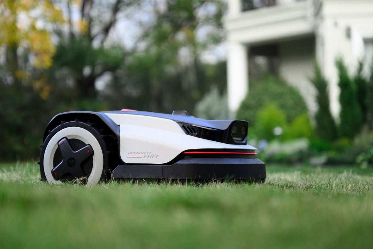 The new Roborock RockNeo Q2 LiDAR is a lawnmower robot with AI, LiDAR and dual camera