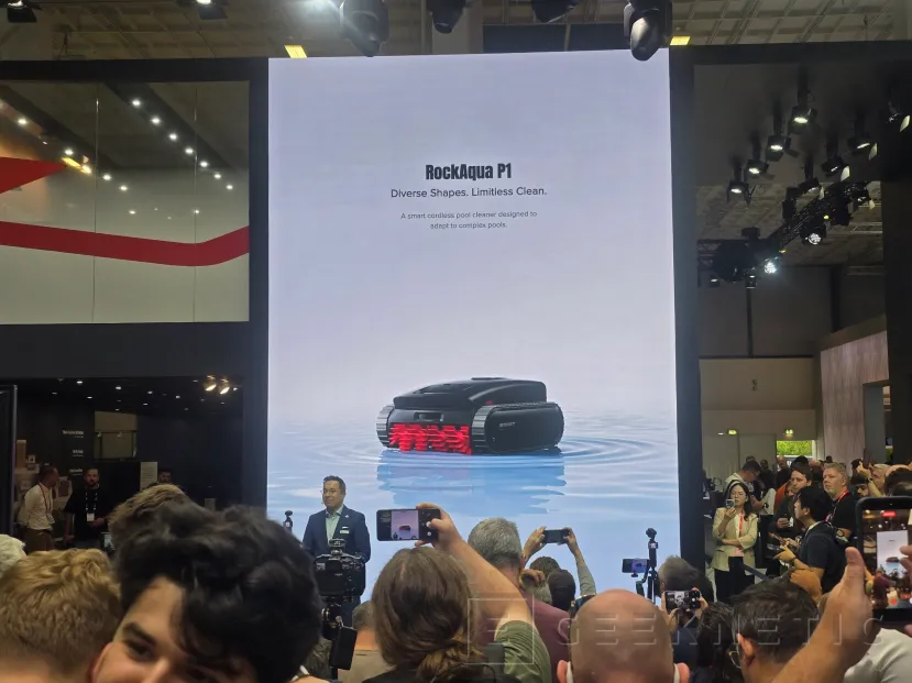 Geeknetic RockAqua P1, the new Roborock pool robot that cleans the bottom, walls and even the water line 3