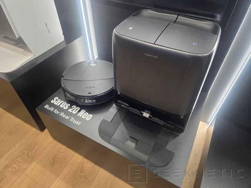 Geeknetic 36,000 Pa and 7.95 cm high: this is the new Saros 20 Neo cleaning robot from Roborock 4