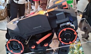 Segway’s new lawn mower is called Navimow H5 Pro and has a 7.7 cm extendable arm with traction for 80% slopes