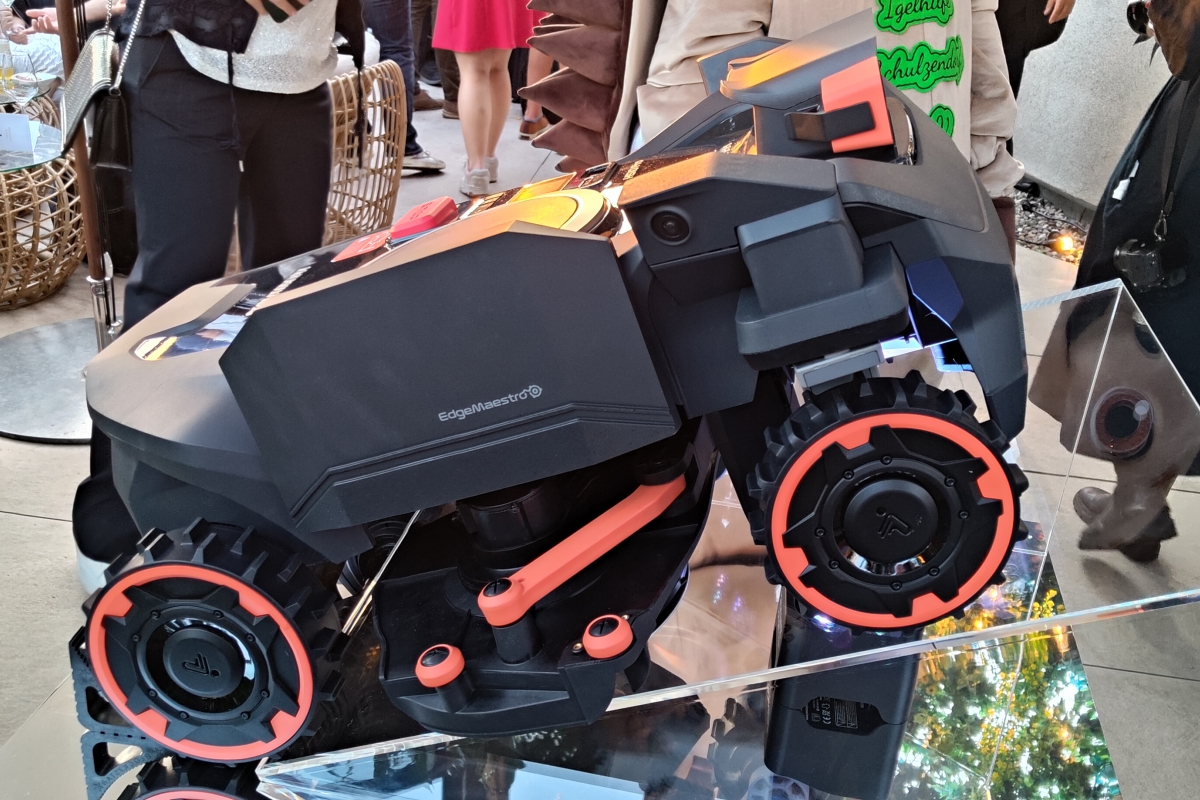 Segway's new lawn mower is called Navimow H5 Pro and has a 7.7 cm extendable arm with traction for 80% slopes