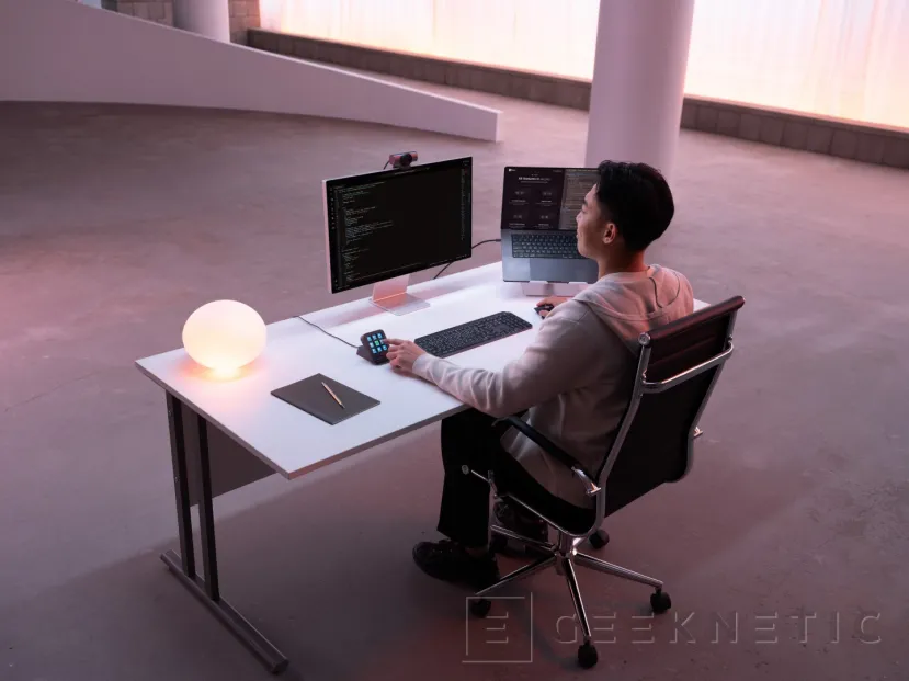 Geeknetic Logitech MX Keypad is the new control center for developers with integration into GitHub Copilot, Claude Code and OpenAI Codex 5