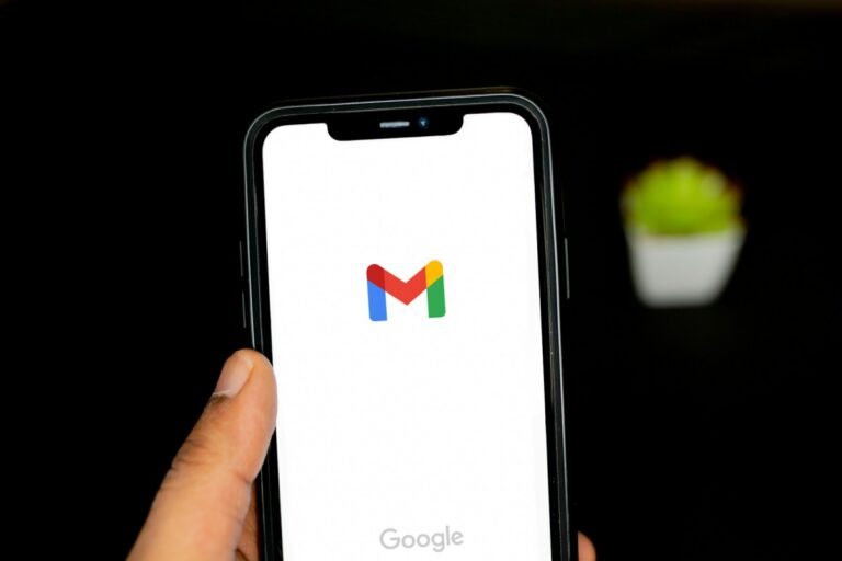 Gmail is updated on Android and iOS to simplify receiving single-use codes
