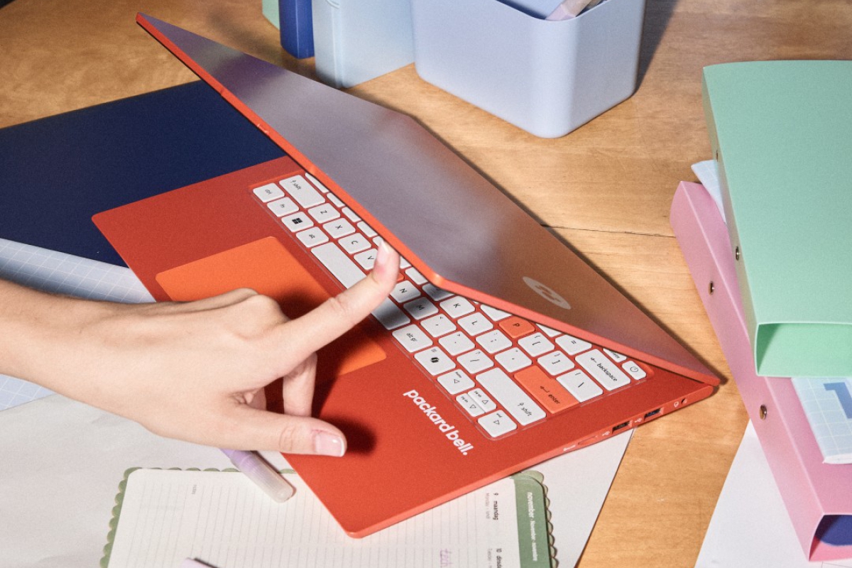 Packard Bell returns to the market with the DotBook and a new range of retro-style Tech-It products