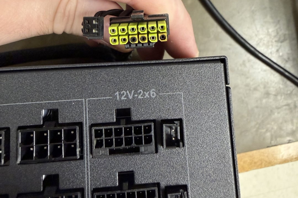 The 16-pin connector of an ASRock power supply melts despite having TempGuard protection