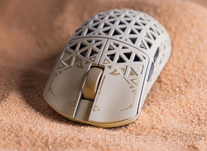Geeknetic ATTACK SHARK presents the R5 TURBO mouse with carbon fiber and a 60,000 DPI sensor capable of reaching 8,000 Hz polling 2