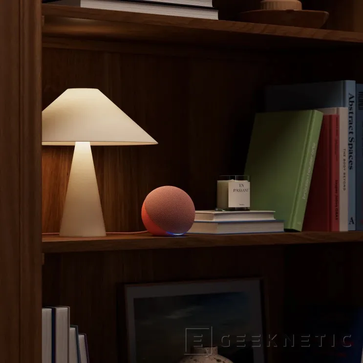 Geeknetic Amazon adds a photo frame and an ultrasound alarm clock to its new Echo 2 range