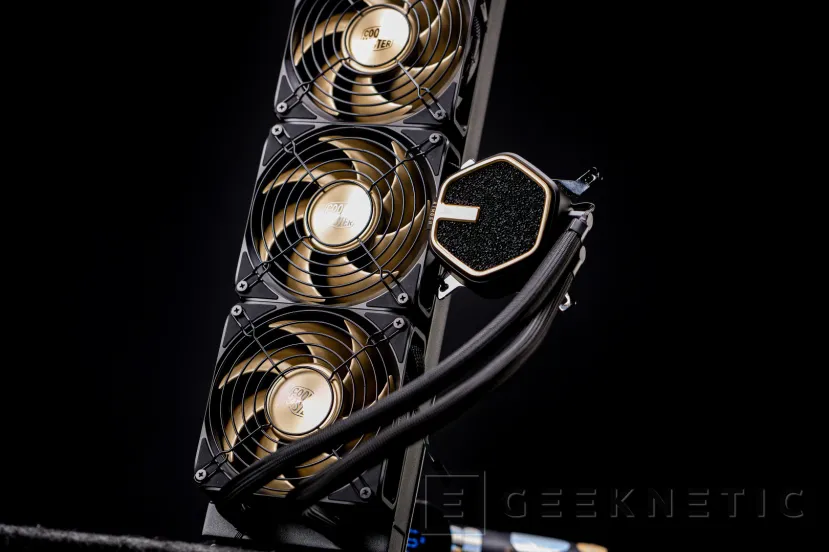 Geeknetic Cooler Master presents the special Gold edition of its MasterFrame 400 Mesh case and the RL MasterLiquid Atmos II Pro 3