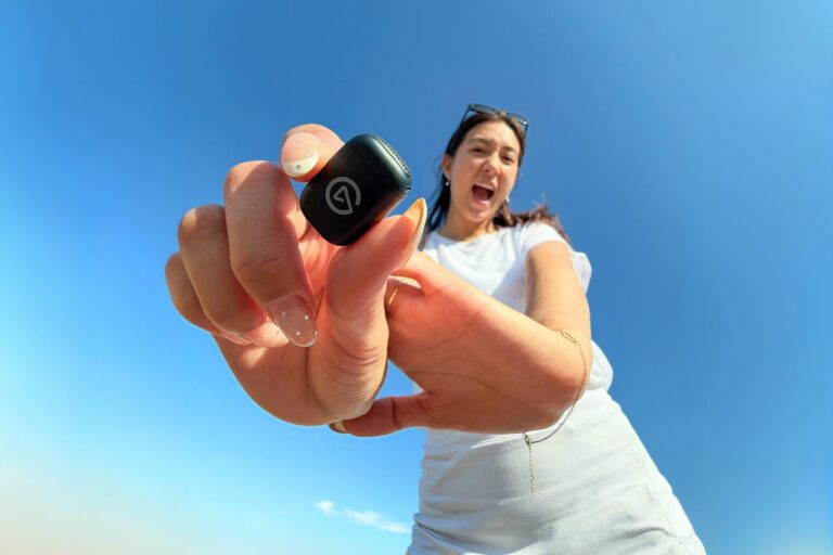 Elgato introduces the Wave Go 2-in-1 lapel and handheld wireless microphone with up to 48 hours of battery life