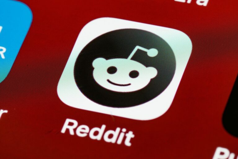 Goodbye to vibe coding with AI in free software? The restrictive regulations of r/opensource that divide Reddit and spark controversy
