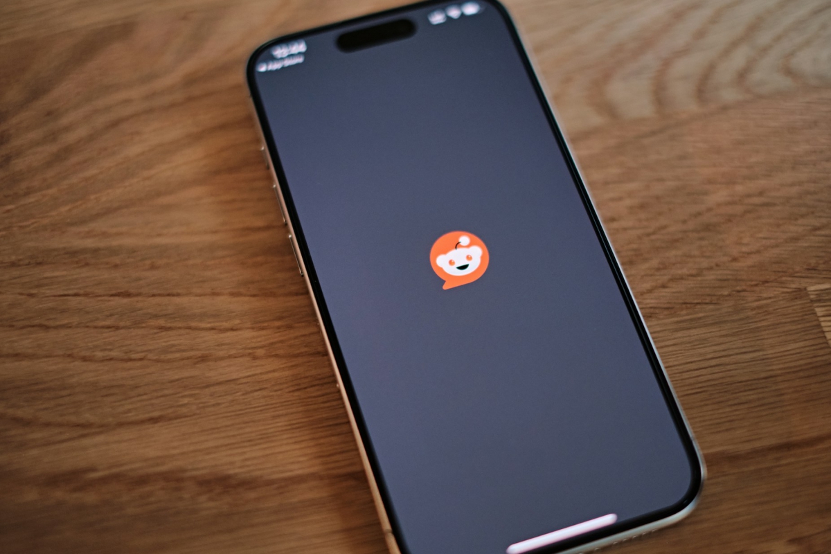 Reddit loses more than a million weekly visits from search engines and responds with mandatory login