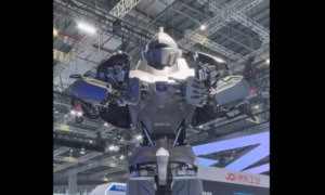 The Neo1 is a 4-meter humanoid robot capable of lifting 500 kilos thanks to its hydraulic actuators.