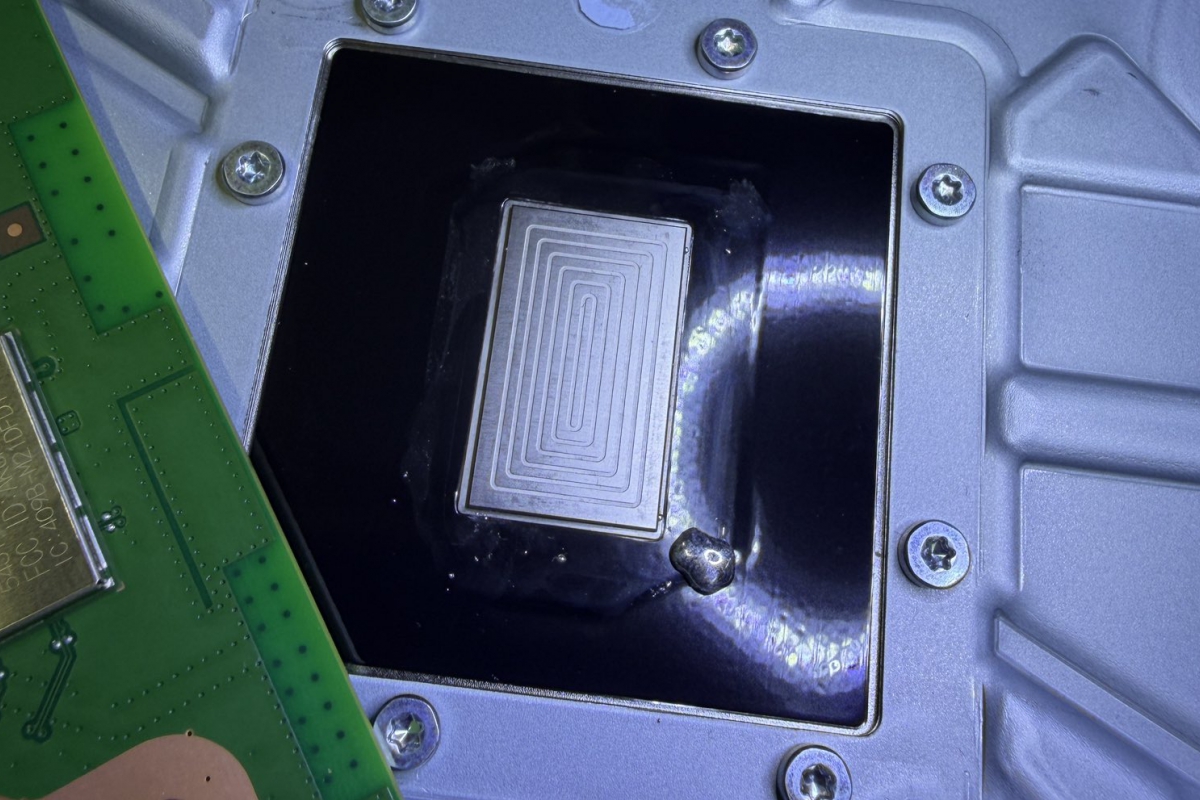 The new PS5 Slim gutted: Sony redesigns the motherboard with CR2032 battery and seals the liquid metal in the style of PS5 Pro